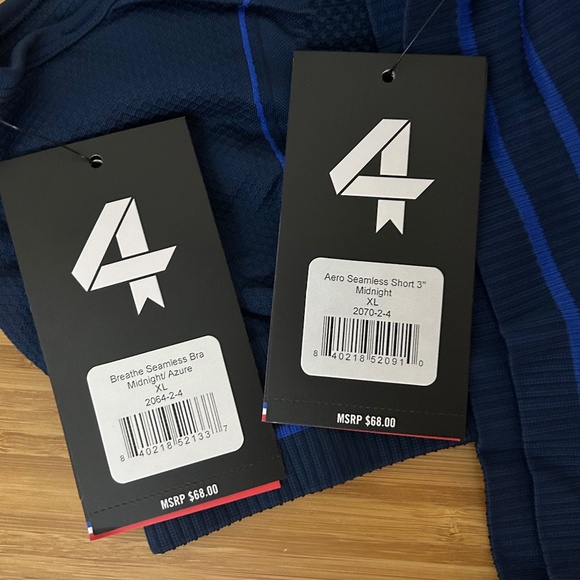 NWT FOURLAPS SET OF AERO SEAMLESS 3” SHORTS AND BREATHE SEAMLESS BRA - Picture 4 of 5